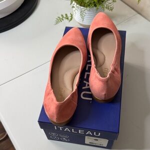 Italeau Hand Made in Italy Coral Suede Flats